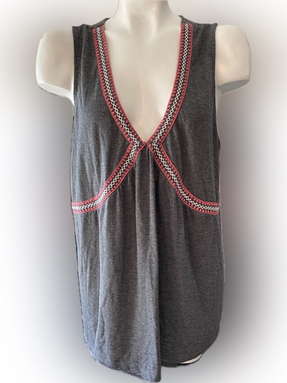Torrid Decorative Crochet Back Tunic Gray & Red Geometric Tunic Size 1